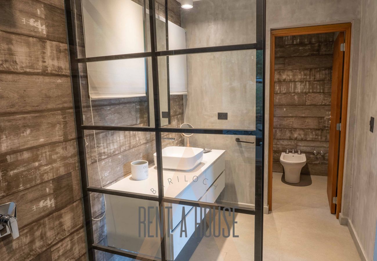 House in San Carlos de Bariloche - ARE16 - Espectacular  Casa en Arelauquen