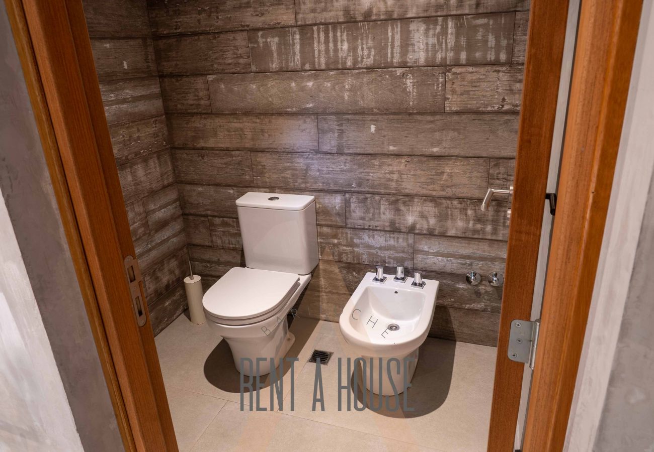 House in San Carlos de Bariloche - ARE16 - Espectacular  Casa en Arelauquen