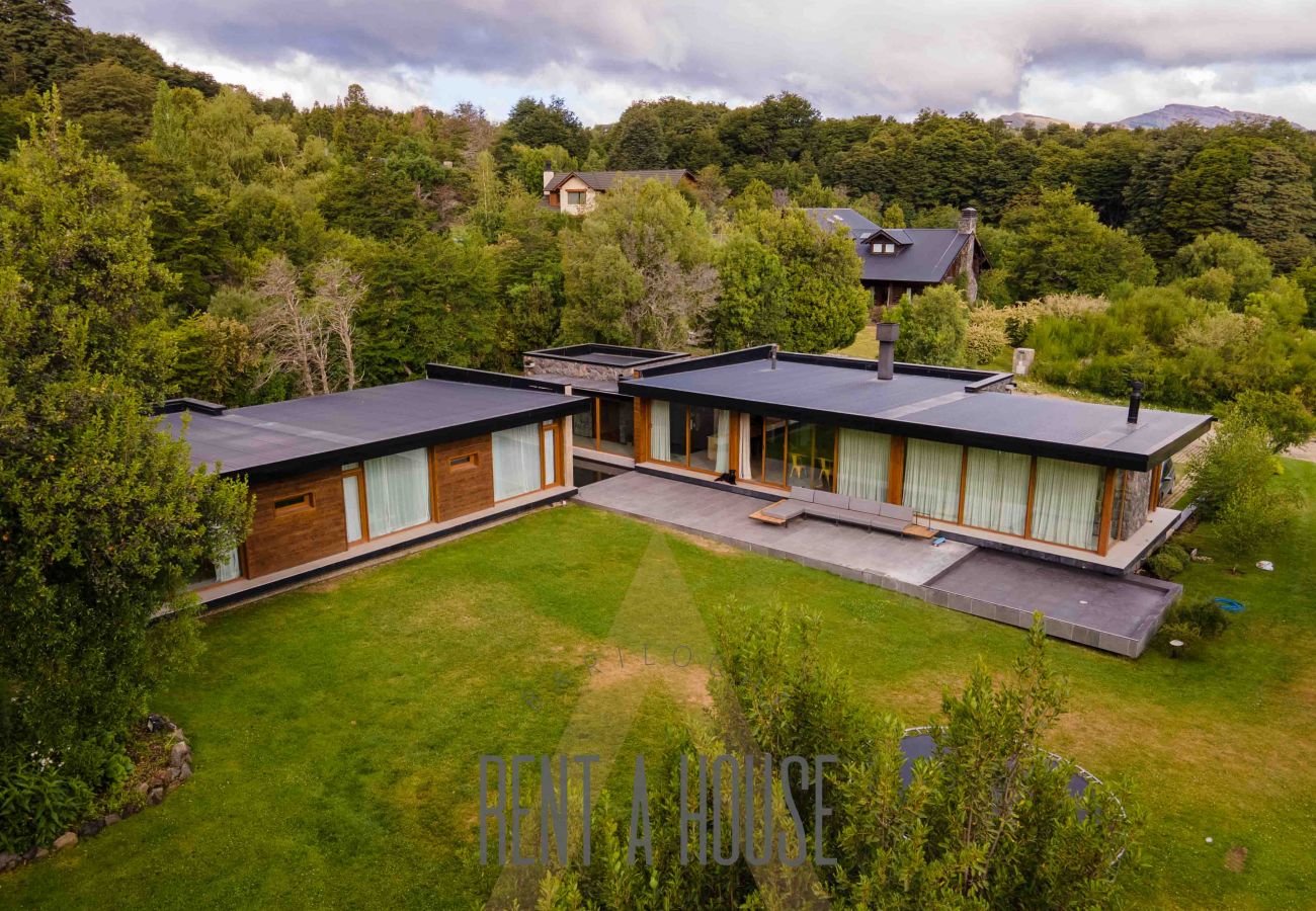 House in San Carlos de Bariloche - ARE16 - Espectacular  Casa en Arelauquen