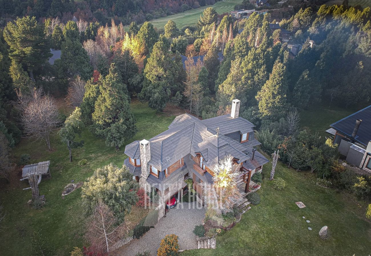 House in San Carlos de Bariloche - ARE23 8PAX WARM AND SPACIOUS HOUSE IN GATED NEIGHBORHOOD