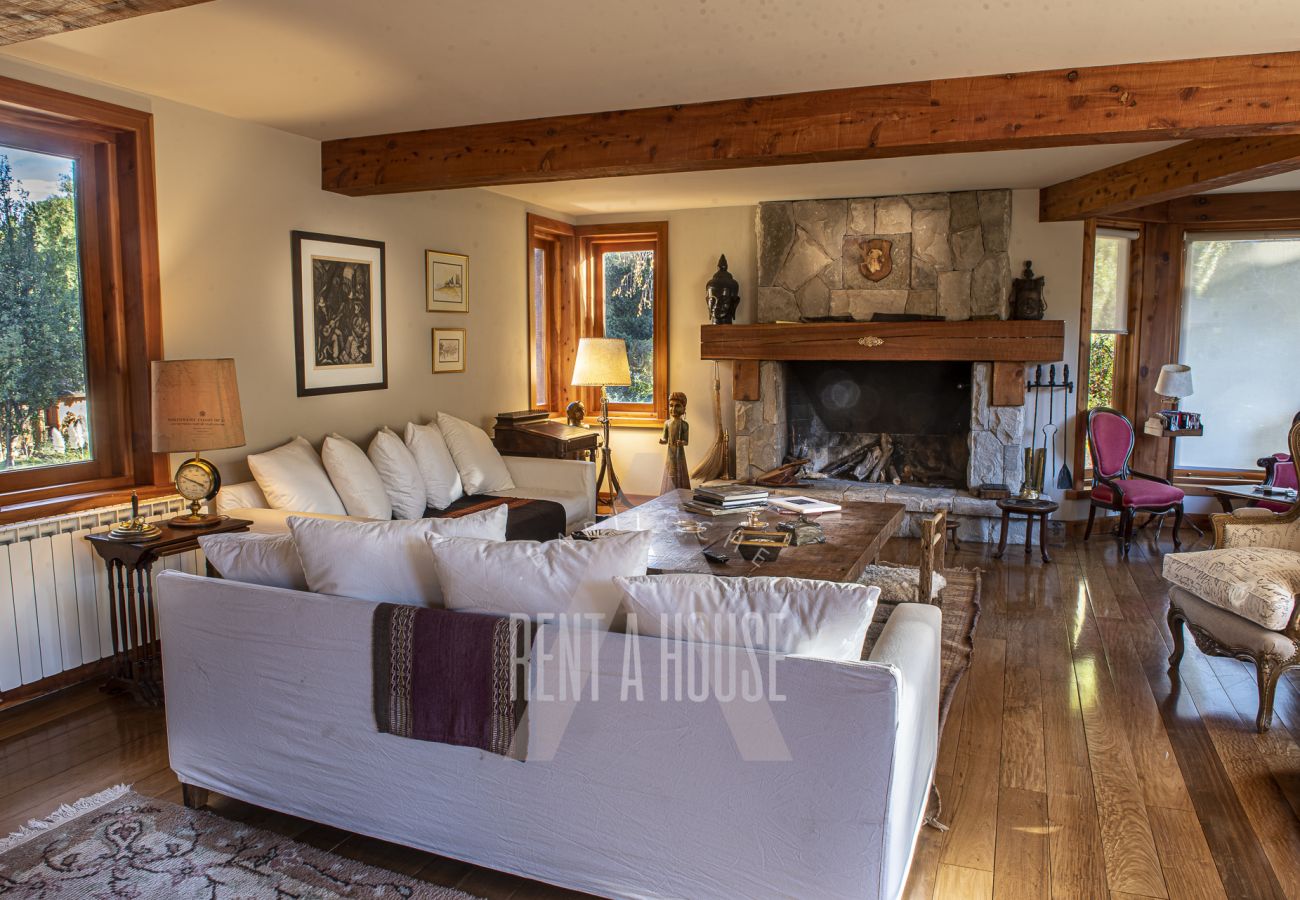 House in San Carlos de Bariloche - ARE23 8PAX WARM AND SPACIOUS HOUSE IN GATED NEIGHBORHOOD