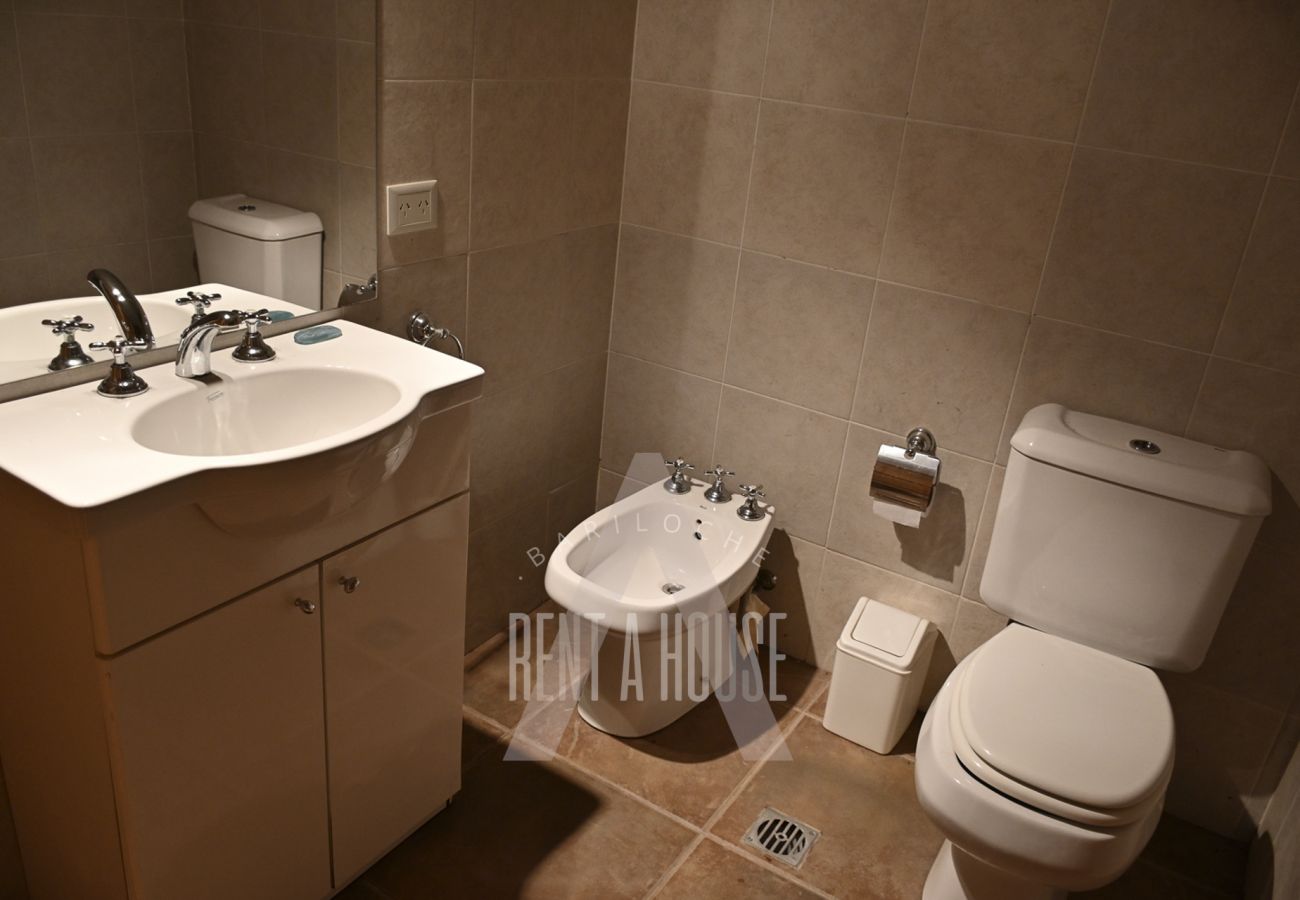 House in San Carlos de Bariloche - ARE23 8PAX WARM AND SPACIOUS HOUSE IN GATED NEIGHBORHOOD