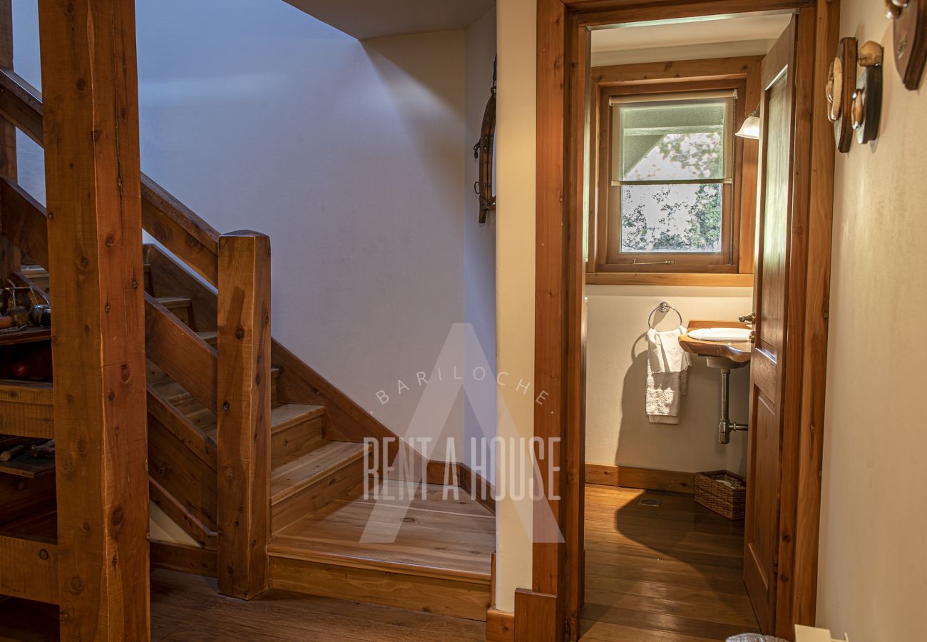 House in San Carlos de Bariloche - ARE23 8PAX WARM AND SPACIOUS HOUSE IN GATED NEIGHBORHOOD