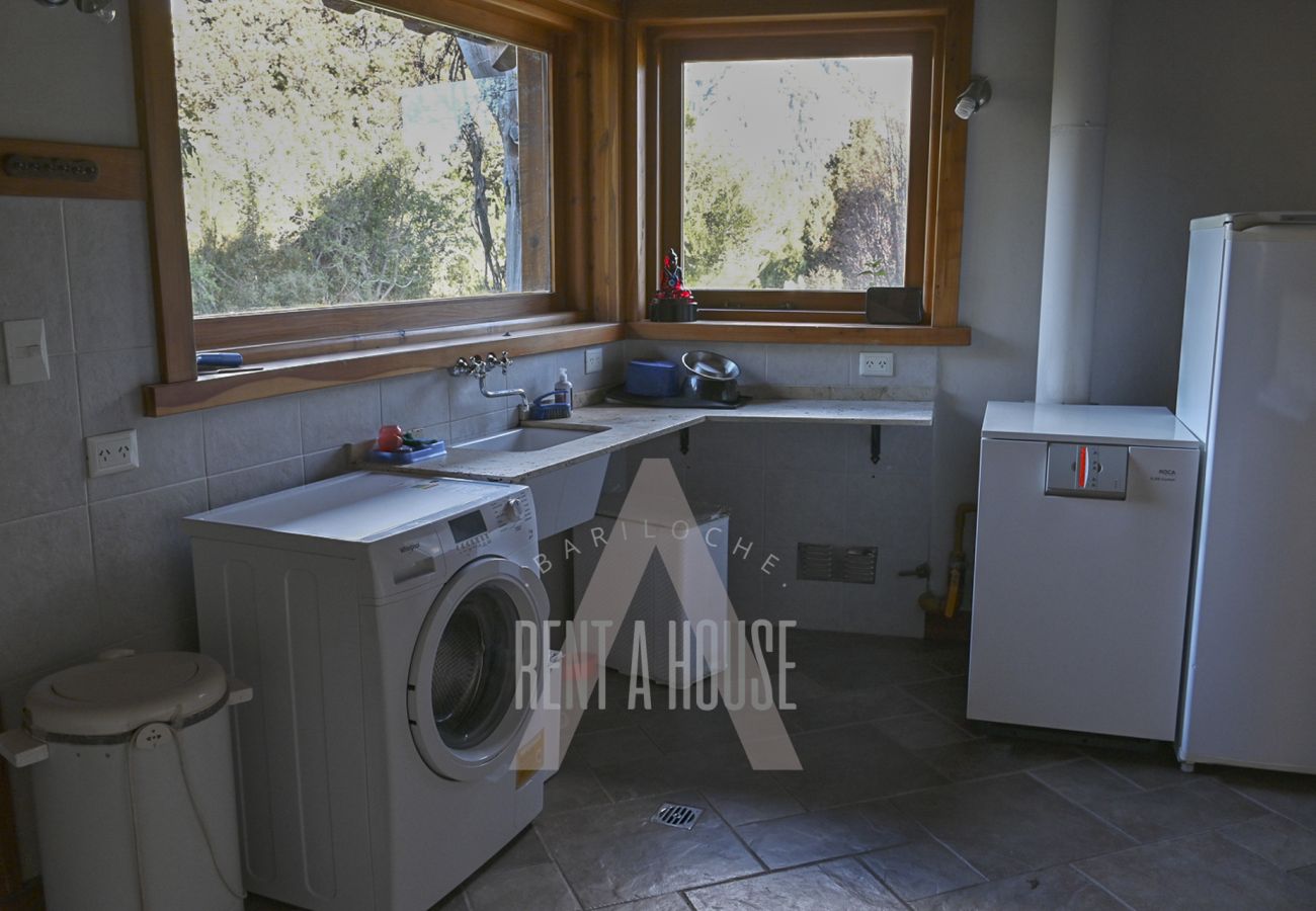 House in San Carlos de Bariloche - ARE23 8PAX WARM AND SPACIOUS HOUSE IN GATED NEIGHBORHOOD