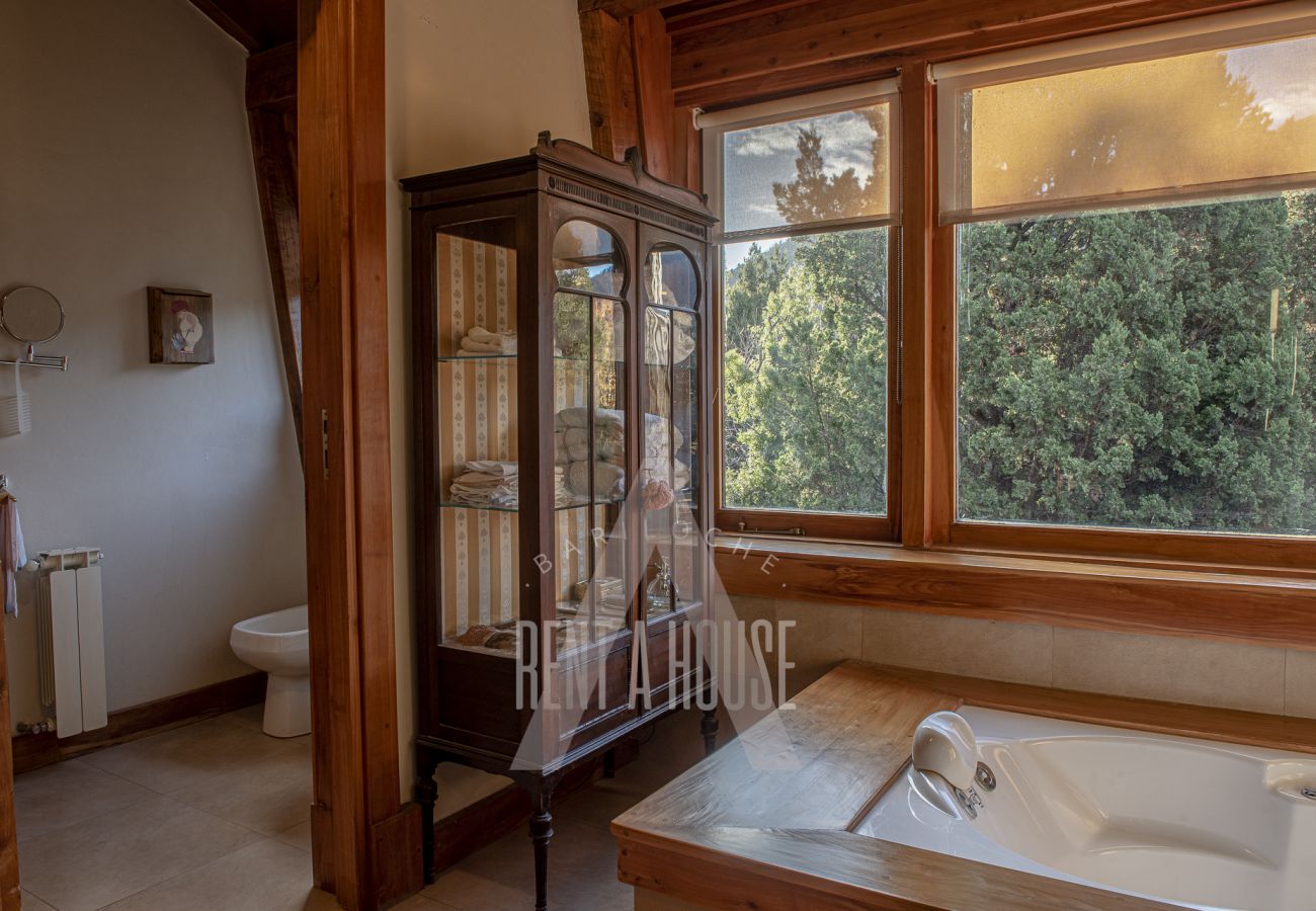 House in San Carlos de Bariloche - ARE23 8PAX WARM AND SPACIOUS HOUSE IN GATED NEIGHBORHOOD