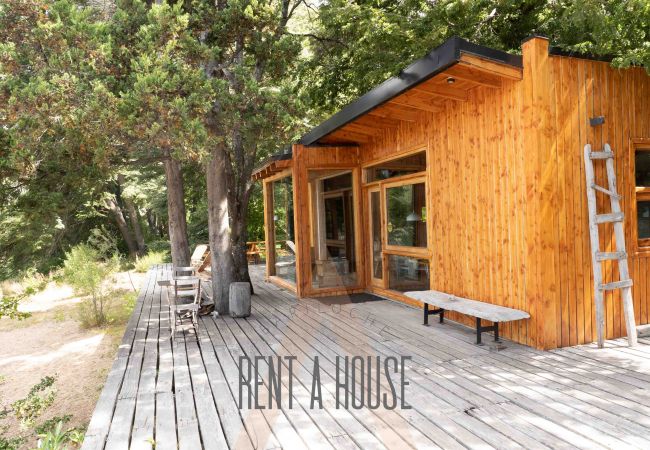 House in San Carlos de Bariloche - MORE11C - Spectacular house on Lago Moreno located on a 7 hectare lot. House in San Carlos de Bariloche - MORE11C - Spectacular house on Lago Moreno located on a 7 hectare lot.