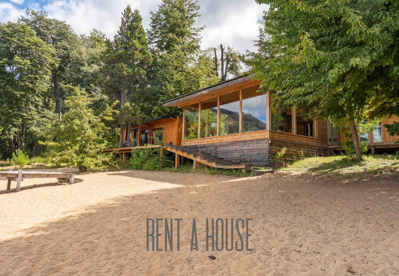 House in San Carlos de Bariloche - MORE11C - Spectacular house on Lago Moreno located on a 7 hectare lot.