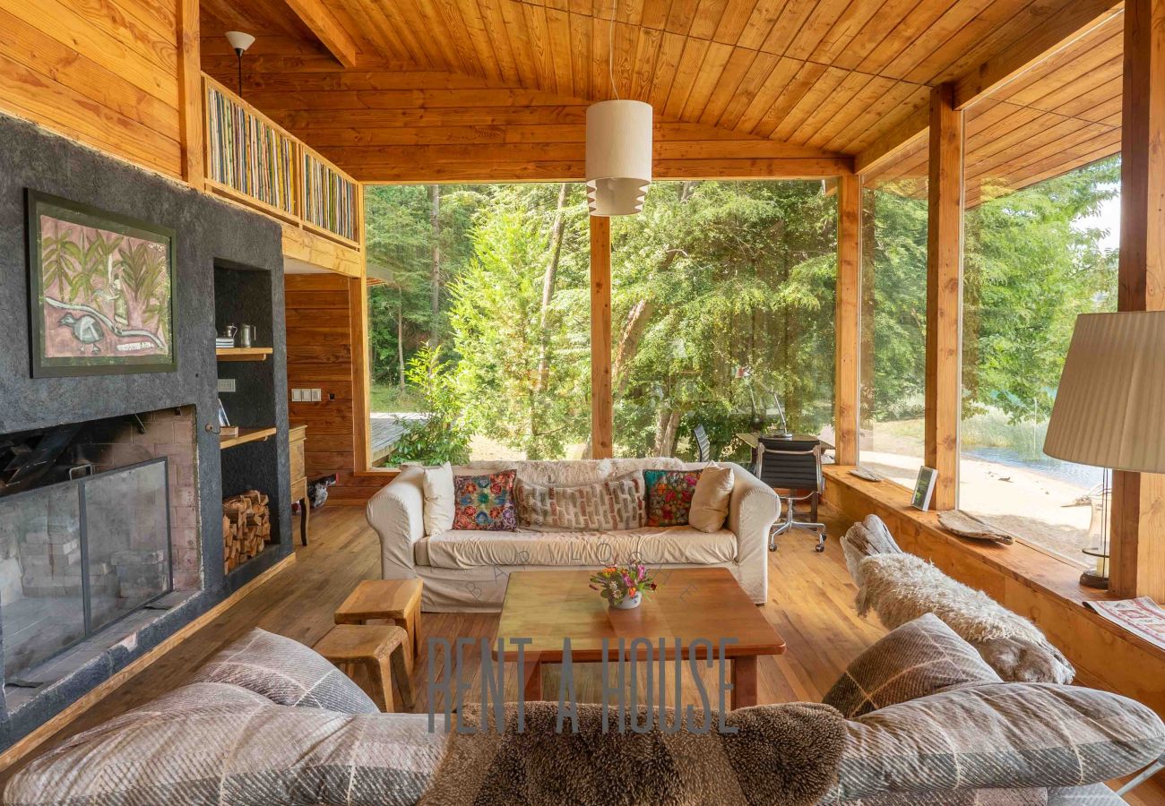 House in San Carlos de Bariloche - MORE11C - Spectacular house on Lago Moreno located on a 7 hectare lot.