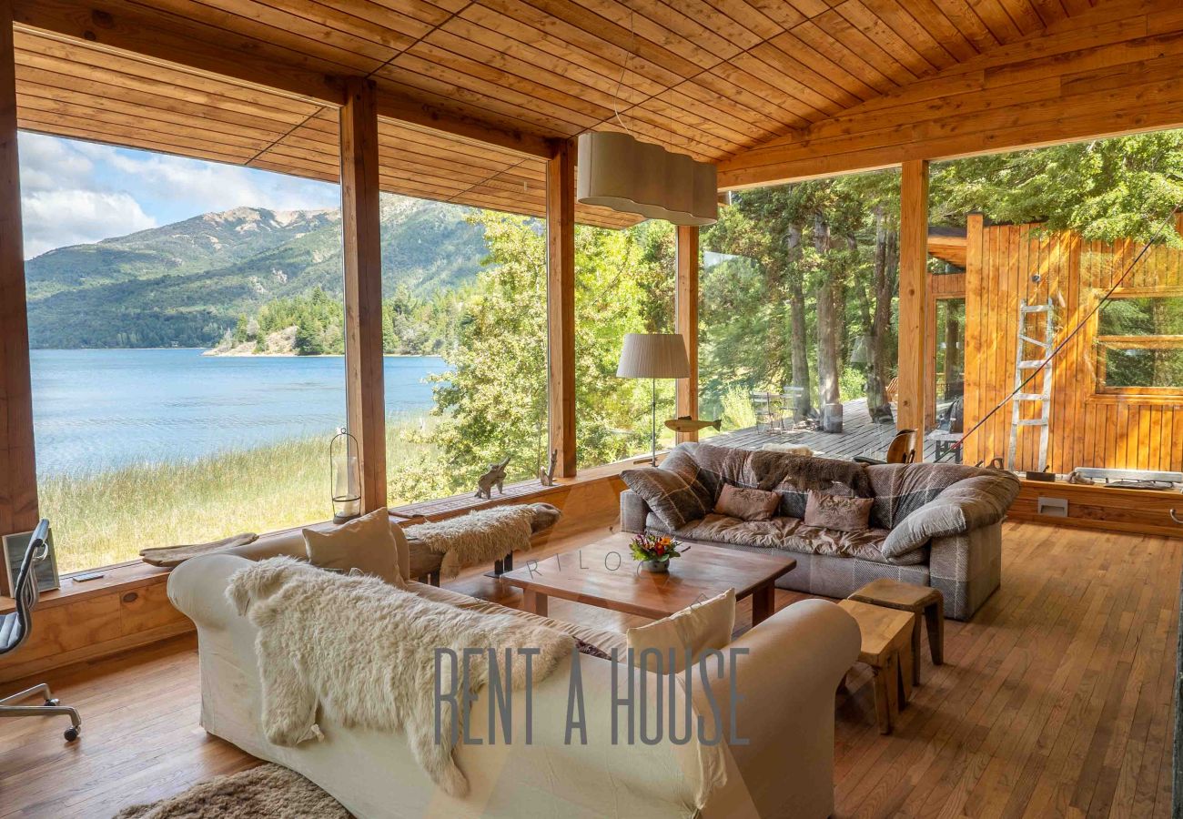 House in San Carlos de Bariloche - MORE11C - Spectacular house on Lago Moreno located on a 7 hectare lot.
