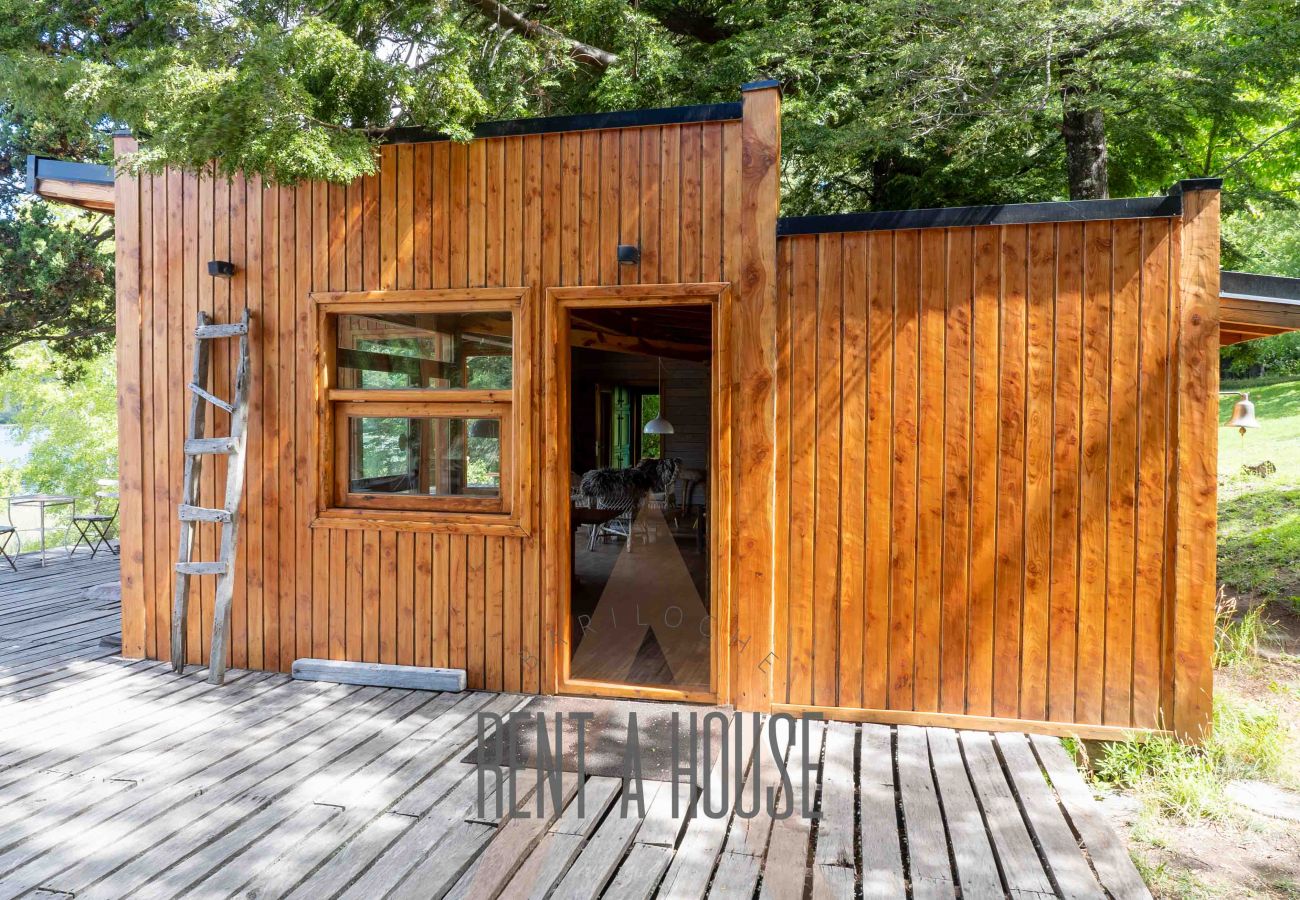 House in San Carlos de Bariloche - MORE11C - Spectacular house on Lago Moreno located on a 7 hectare lot.