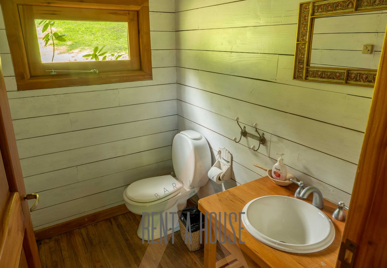 House in San Carlos de Bariloche - MORE11C - Spectacular house on Lago Moreno located on a 7 hectare lot.