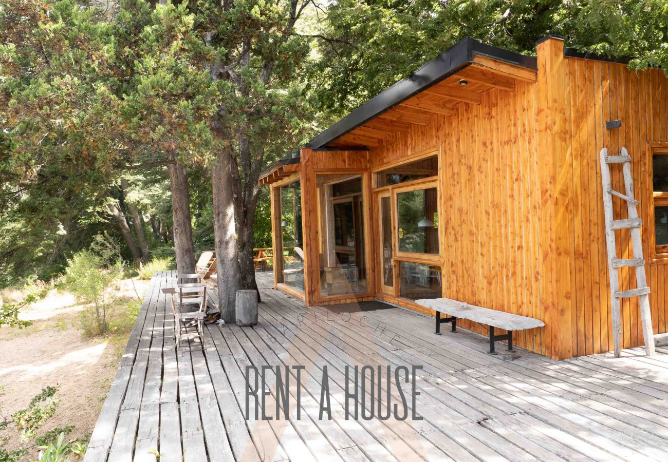 House in San Carlos de Bariloche - MORE11C - Spectacular house on Lago Moreno located on a 7 hectare lot.