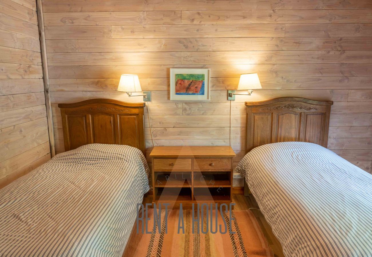 House in San Carlos de Bariloche - MORE11C - Spectacular house on Lago Moreno located on a 7 hectare lot.