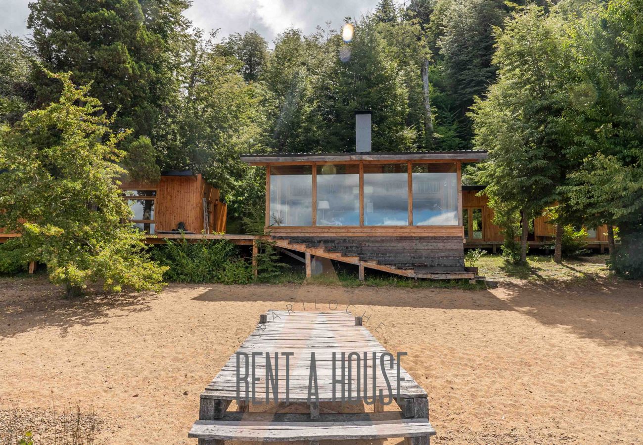 House in San Carlos de Bariloche - MORE11C - Spectacular house on Lago Moreno located on a 7 hectare lot.