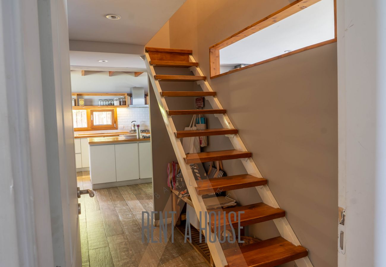 House in San Carlos de Bariloche - PENI04C New and modern house of 280 m2, located on Lake Nahuel Huapi with excellent views of the lake and the mountains.