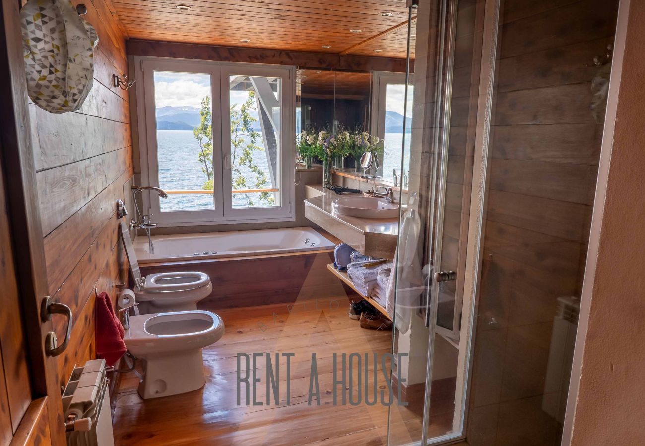 House in San Carlos de Bariloche - HUAPI05C | Lakefront, 4 Suites & Private Pool 