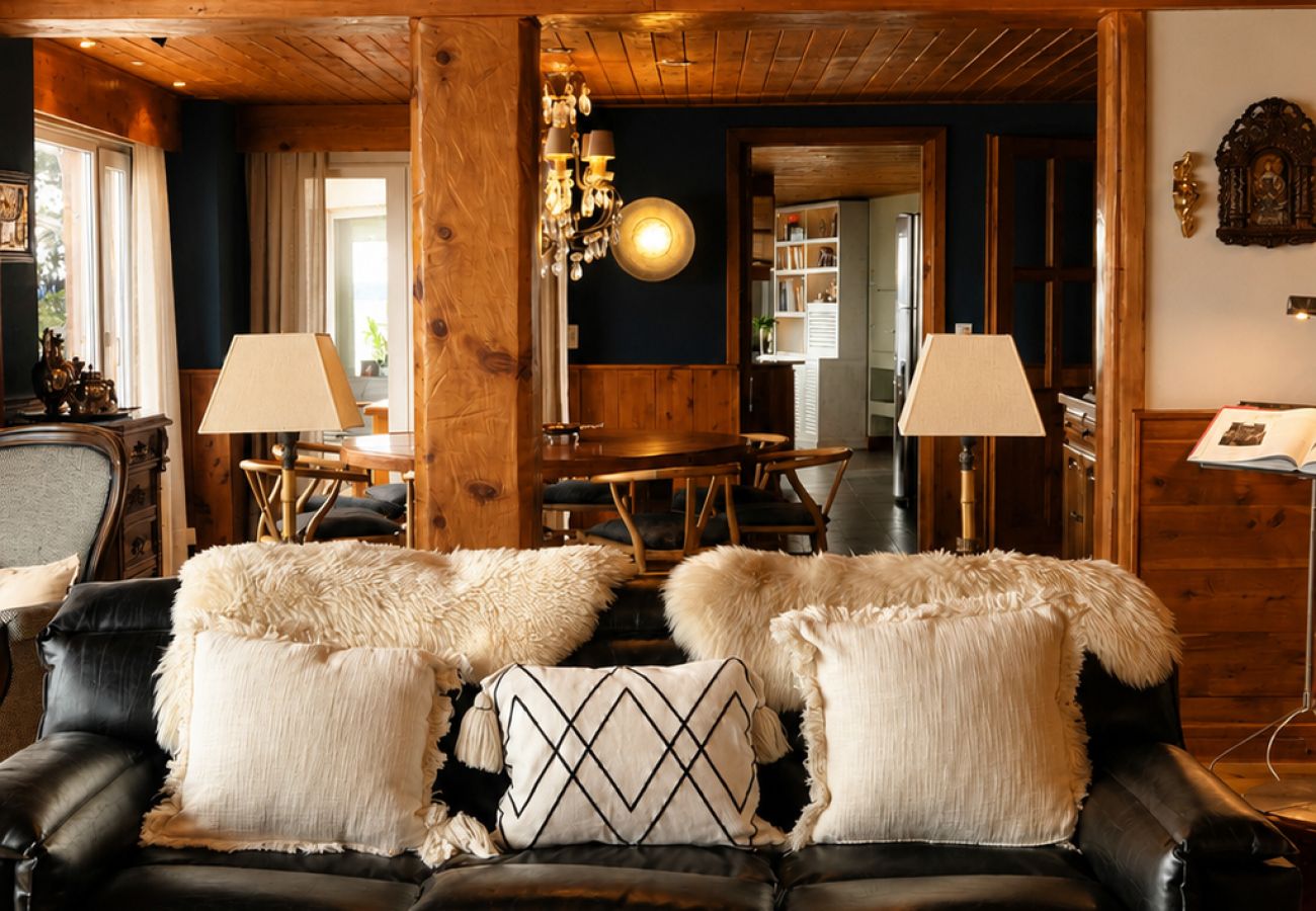 House in San Carlos de Bariloche - Huapi05C - Luxury Mountain House with Pool and Private Lakefront