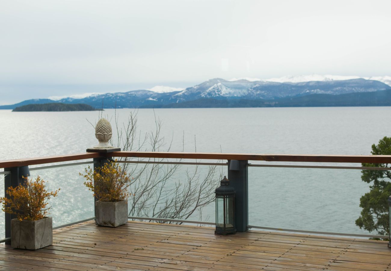 House in San Carlos de Bariloche - Huapi05C - Luxury Mountain House with Pool and Private Lakefront