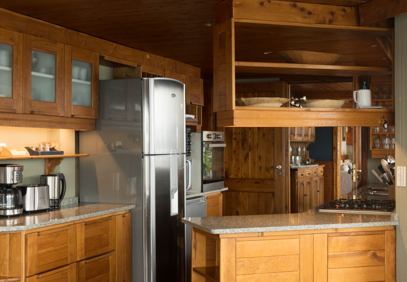 House in San Carlos de Bariloche - Huapi05C - Luxury Mountain House with Pool and Private Lakefront