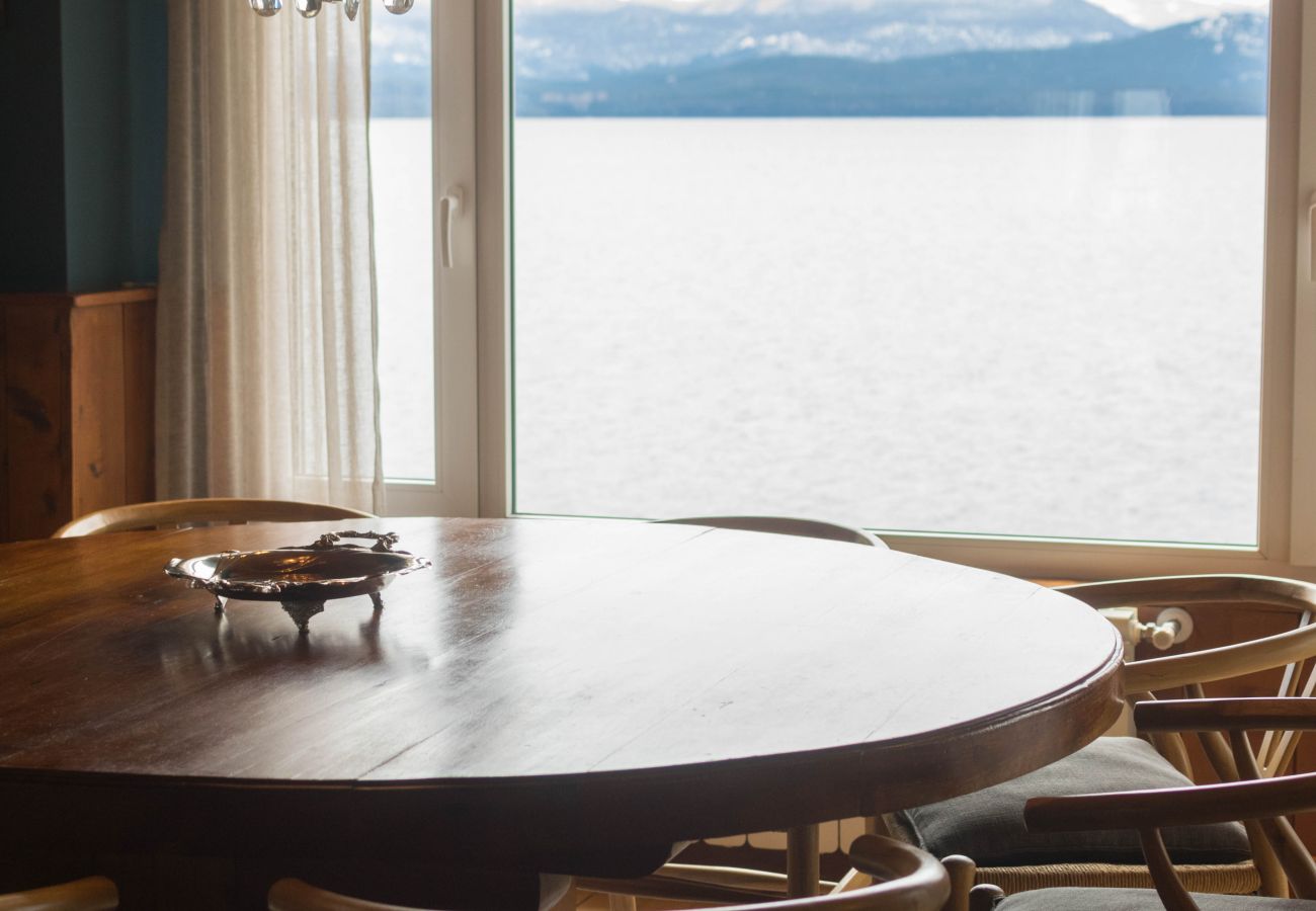 House in San Carlos de Bariloche - Huapi05C - Luxury Mountain House with Pool and Private Lakefront