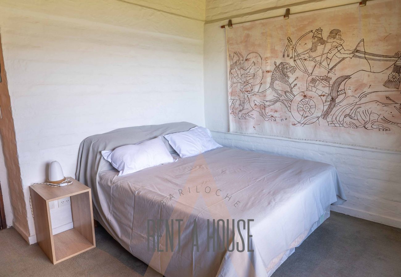 House in San Carlos de Bariloche - HUAPI14C - Warm house with outdoor pool and coast, on the shores of Lake Nahuel Huapi.