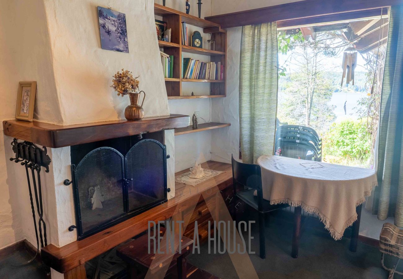 House in San Carlos de Bariloche - HUAPI14C - Warm house with outdoor pool and coast, on the shores of Lake Nahuel Huapi.