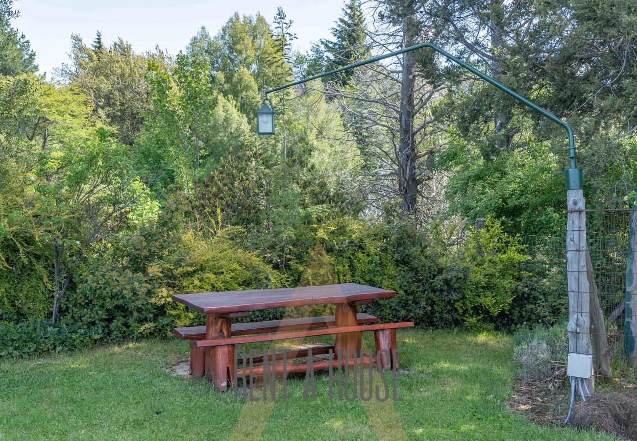 House in San Carlos de Bariloche - HUAPI14C - Warm house with outdoor pool and coast, on the shores of Lake Nahuel Huapi.