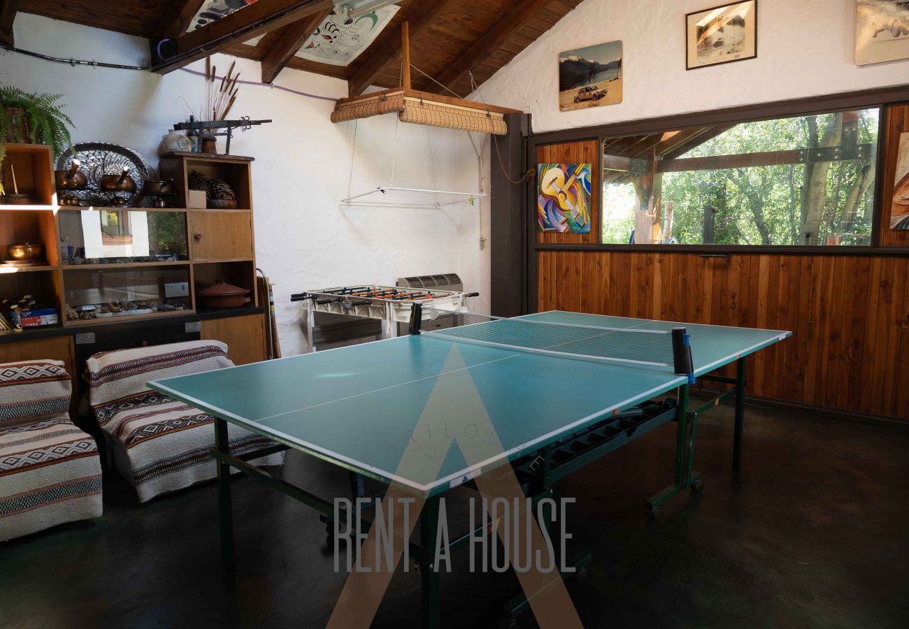 House in San Carlos de Bariloche - HUAPI14C - Warm house with outdoor pool and coast, on the shores of Lake Nahuel Huapi.