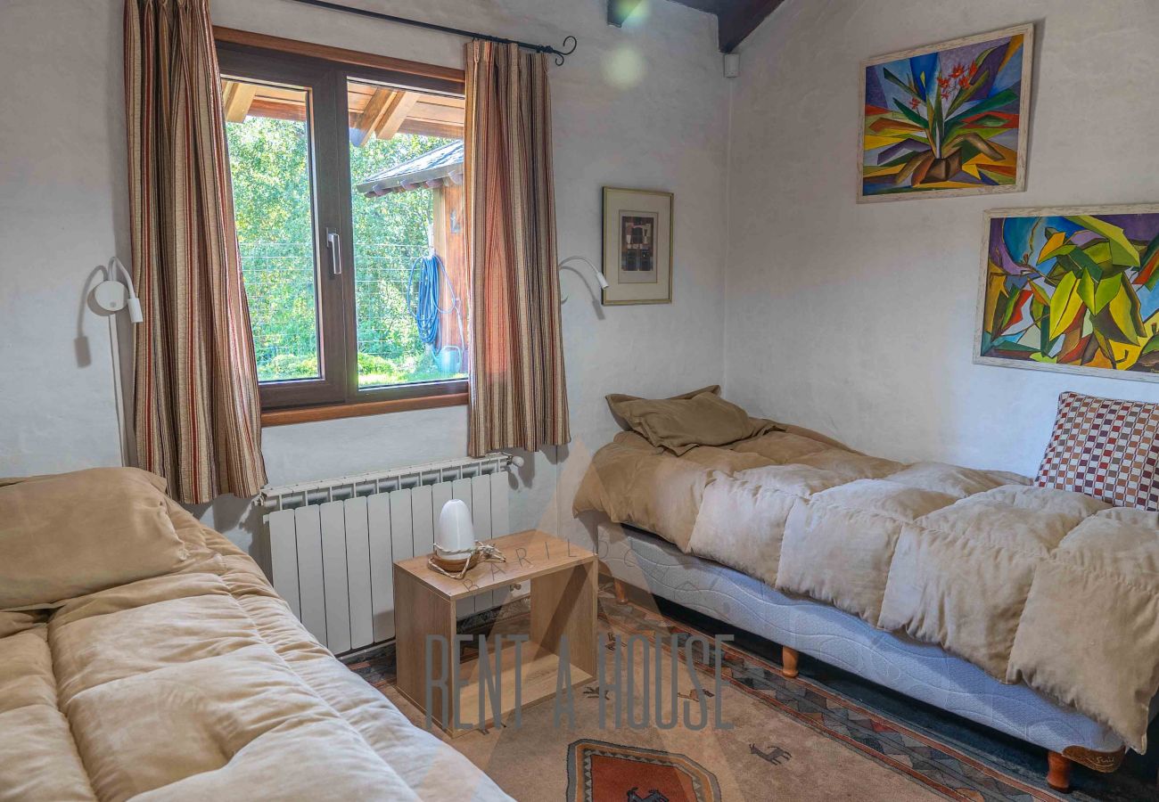 House in San Carlos de Bariloche - HUAPI14C - Warm house with outdoor pool and coast, on the shores of Lake Nahuel Huapi.