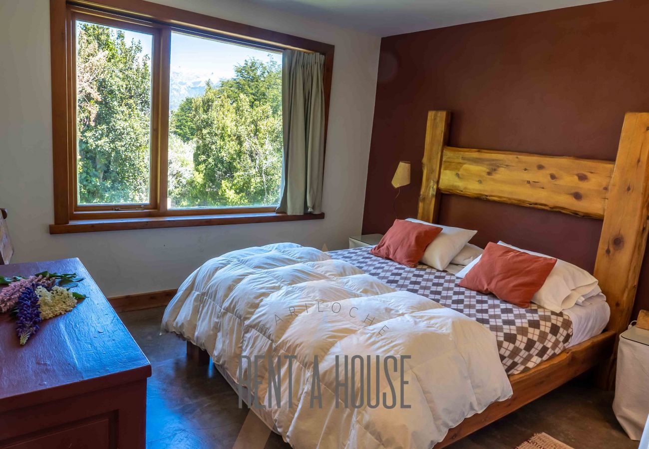 House in San Carlos de Bariloche - ARE02 WARM HOUSE IN ARELAUQUEN WITH SPECTACULAR VIEW OF THE CATHEDRAL AND THE LAKE