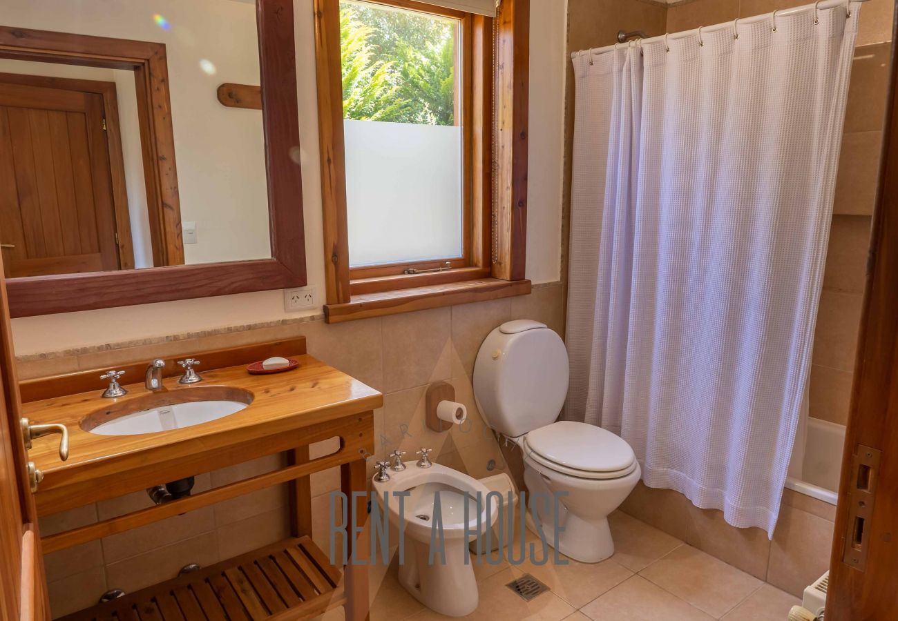 House in San Carlos de Bariloche - ARE02 WARM HOUSE IN ARELAUQUEN WITH SPECTACULAR VIEW OF THE CATHEDRAL AND THE LAKE