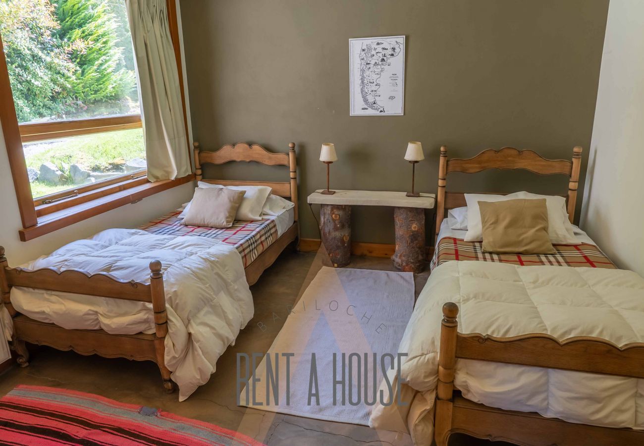 House in San Carlos de Bariloche - ARE02 WARM HOUSE IN ARELAUQUEN WITH SPECTACULAR VIEW OF THE CATHEDRAL AND THE LAKE