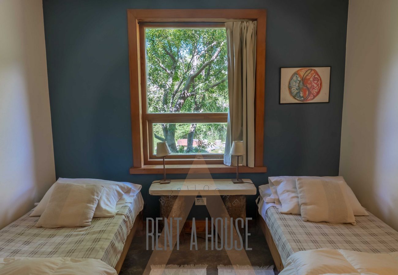 House in San Carlos de Bariloche - ARE02 WARM HOUSE IN ARELAUQUEN WITH SPECTACULAR VIEW OF THE CATHEDRAL AND THE LAKE