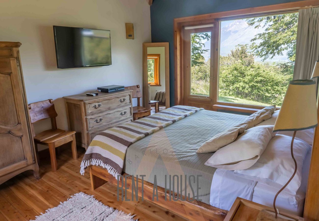 House in San Carlos de Bariloche - ARE02 WARM HOUSE IN ARELAUQUEN WITH SPECTACULAR VIEW OF THE CATHEDRAL AND THE LAKE