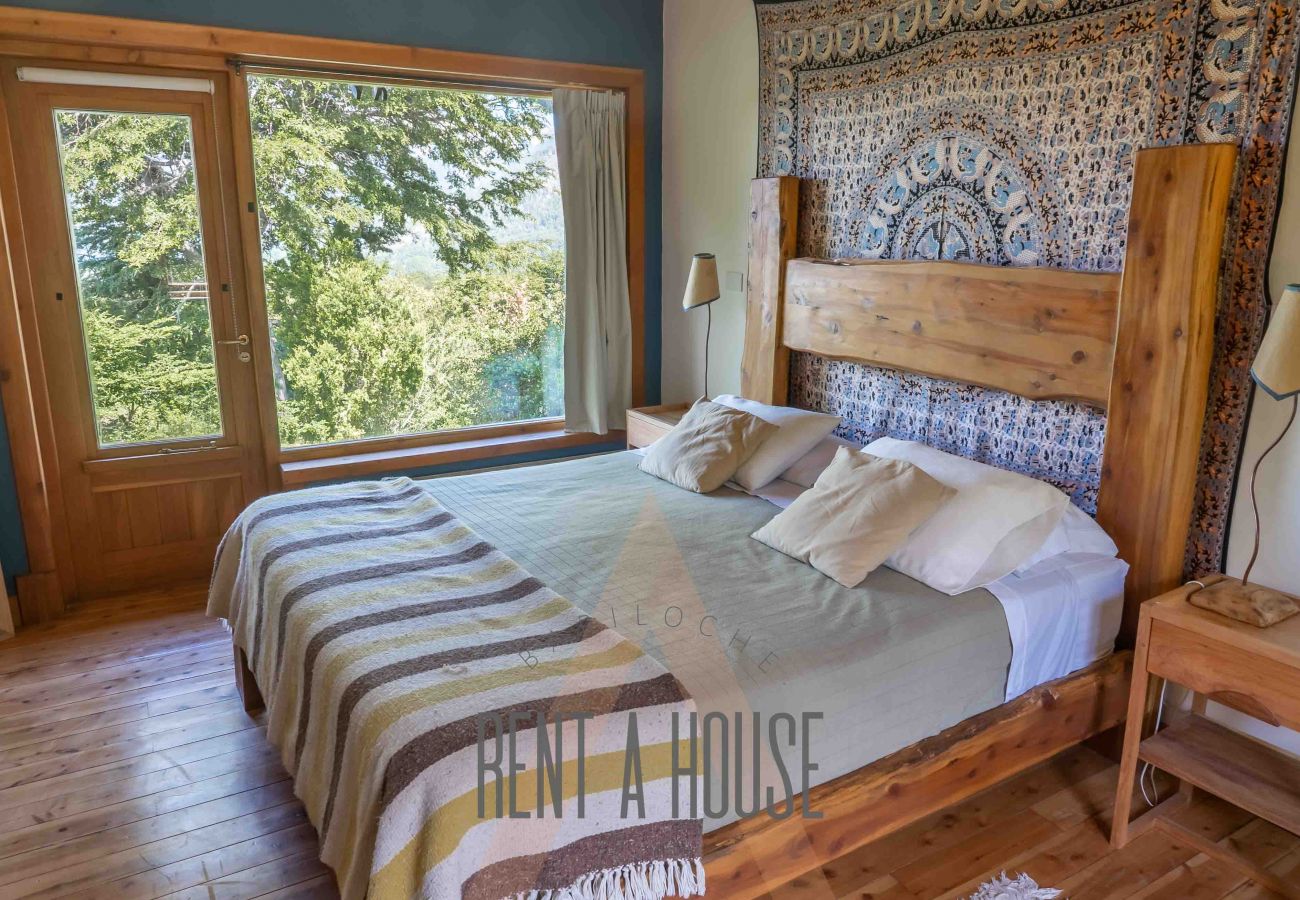 House in San Carlos de Bariloche - ARE02 WARM HOUSE IN ARELAUQUEN WITH SPECTACULAR VIEW OF THE CATHEDRAL AND THE LAKE