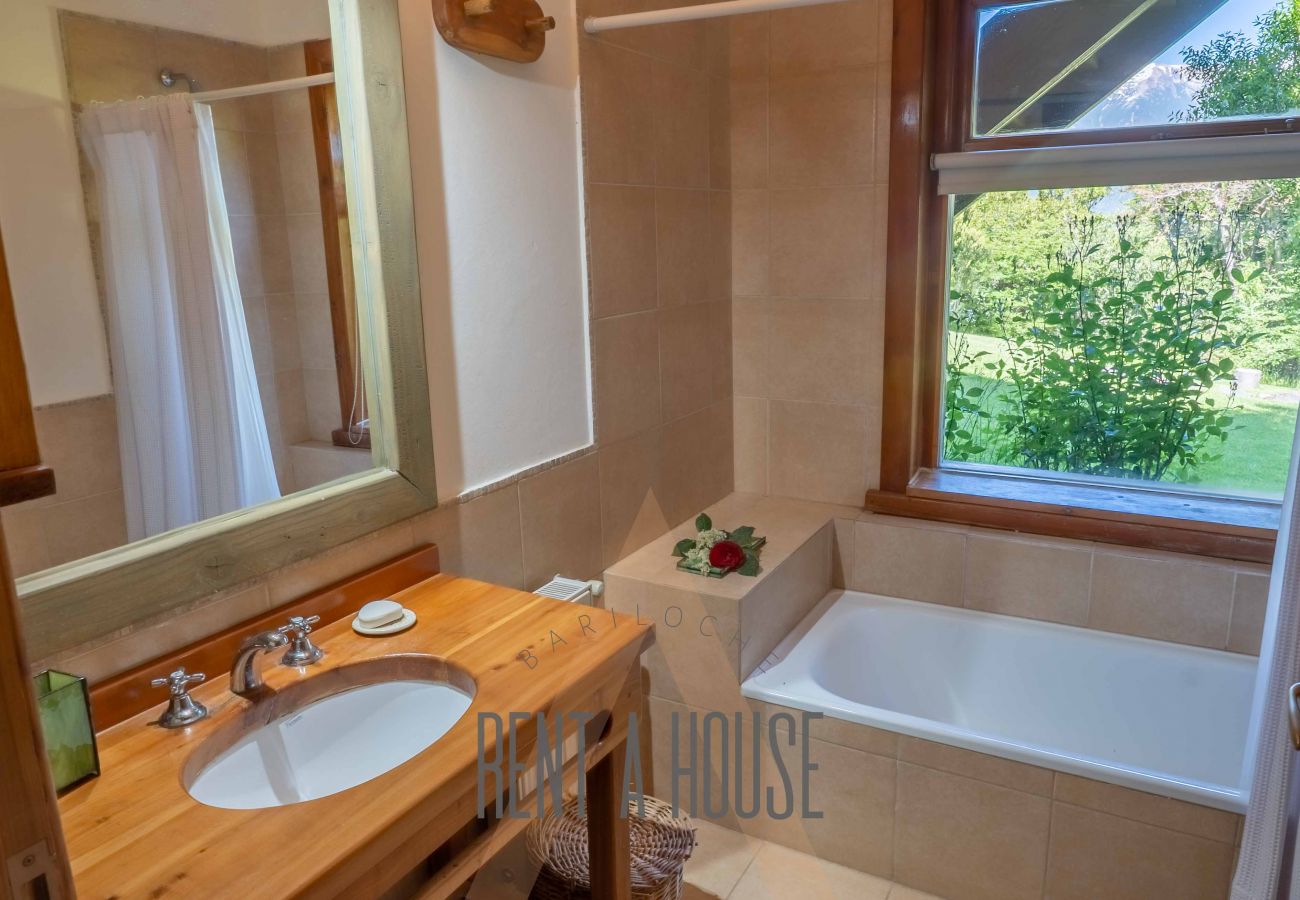 House in San Carlos de Bariloche - ARE02 WARM HOUSE IN ARELAUQUEN WITH SPECTACULAR VIEW OF THE CATHEDRAL AND THE LAKE