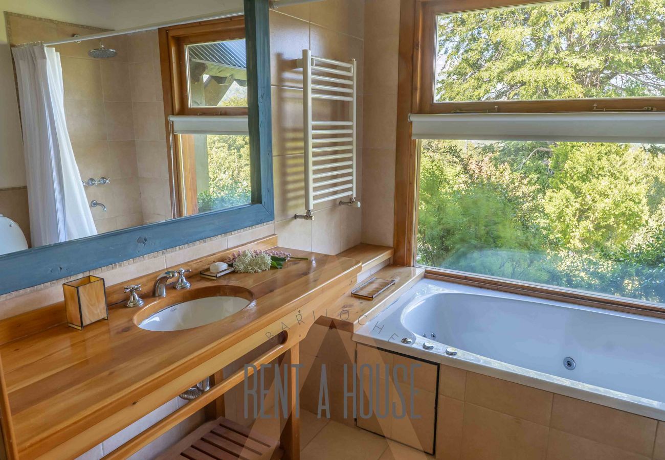 House in San Carlos de Bariloche - ARE02 WARM HOUSE IN ARELAUQUEN WITH SPECTACULAR VIEW OF THE CATHEDRAL AND THE LAKE