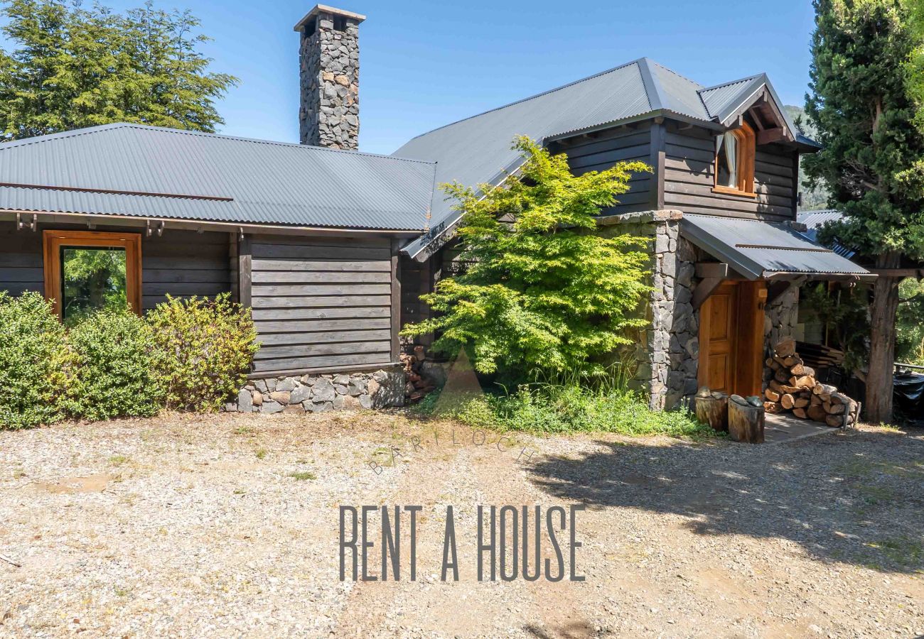 House in San Carlos de Bariloche - ARE02 WARM HOUSE IN ARELAUQUEN WITH SPECTACULAR VIEW OF THE CATHEDRAL AND THE LAKE