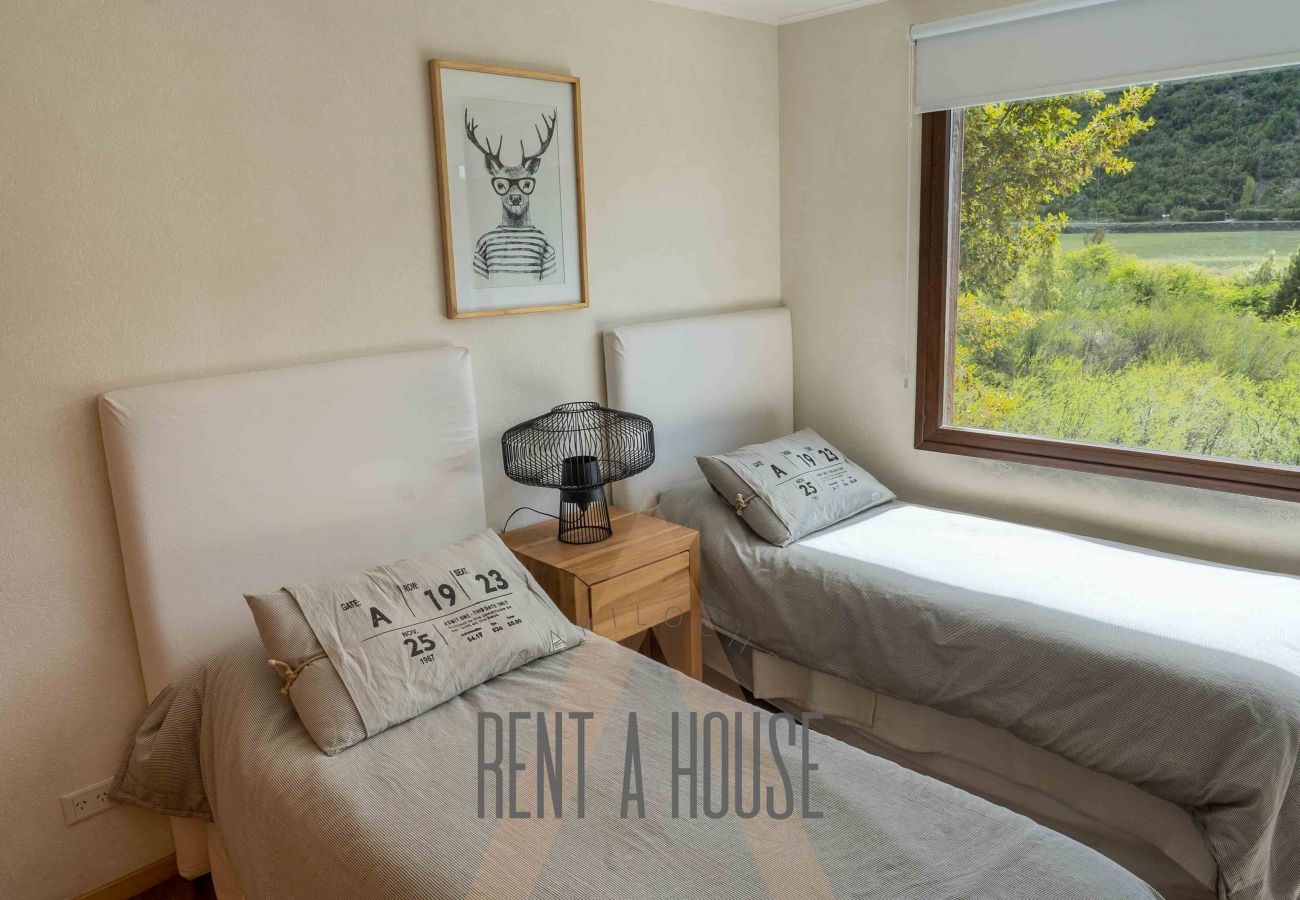 Apartment in San Carlos de Bariloche - ARE30-  Bright and modern apartment in Arelauquen, with views of the mountains and polo ground