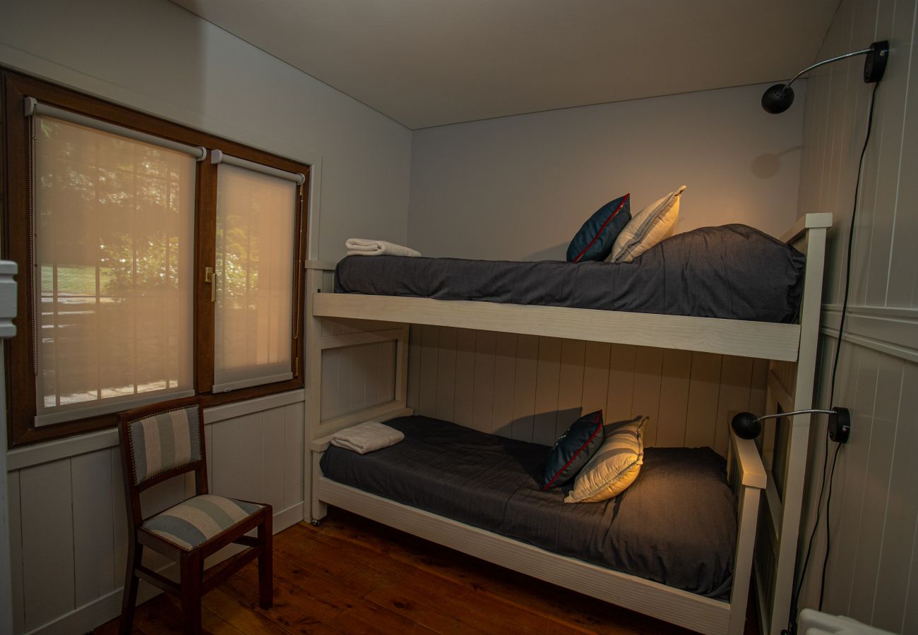 House in San Carlos de Bariloche - HUAPI08C Lindísima casa de una planta con costa sobre el Lago Nahuel Huapi