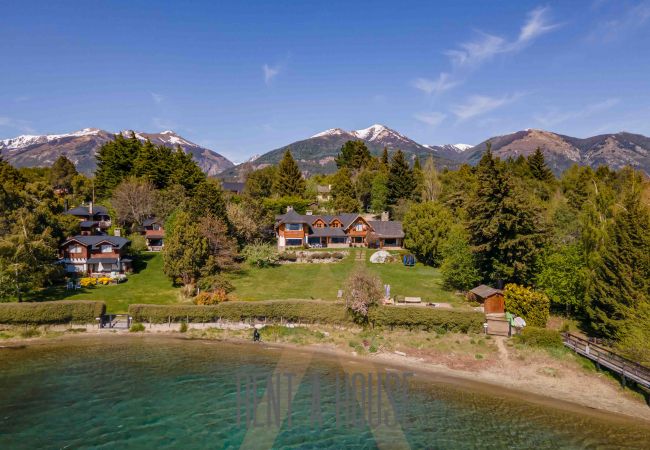 House in San Carlos de Bariloche - HUAPI17 Spectacular house with large garden and coast with dock over Lake Nahuel Huapi