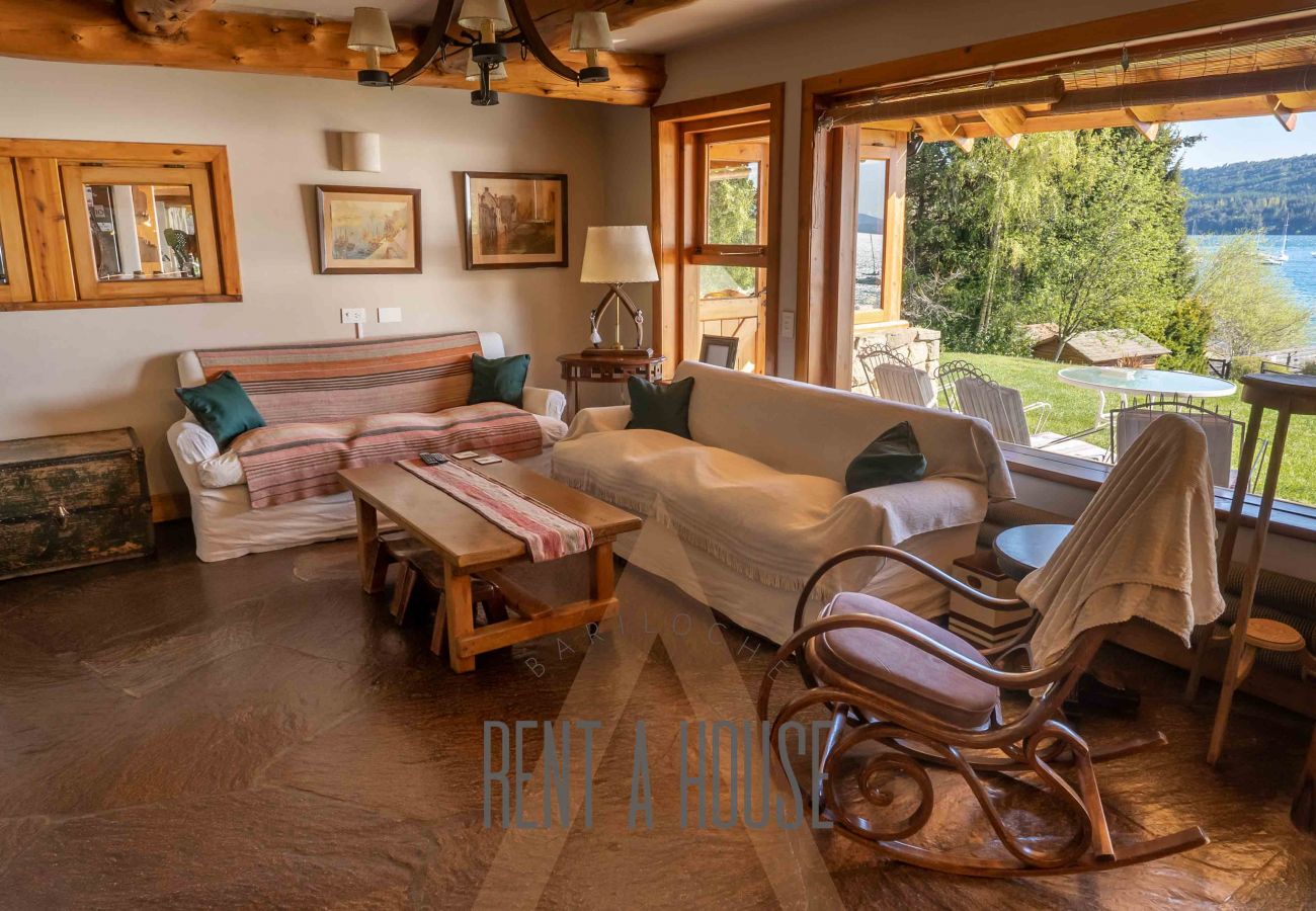 House in San Carlos de Bariloche - HUAPI17 Spectacular house with large garden and coast with dock over Lake Nahuel Huapi