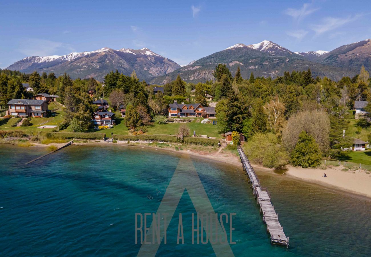 House in San Carlos de Bariloche - HUAPI17 Spectacular house with large garden and coast with dock over Lake Nahuel Huapi