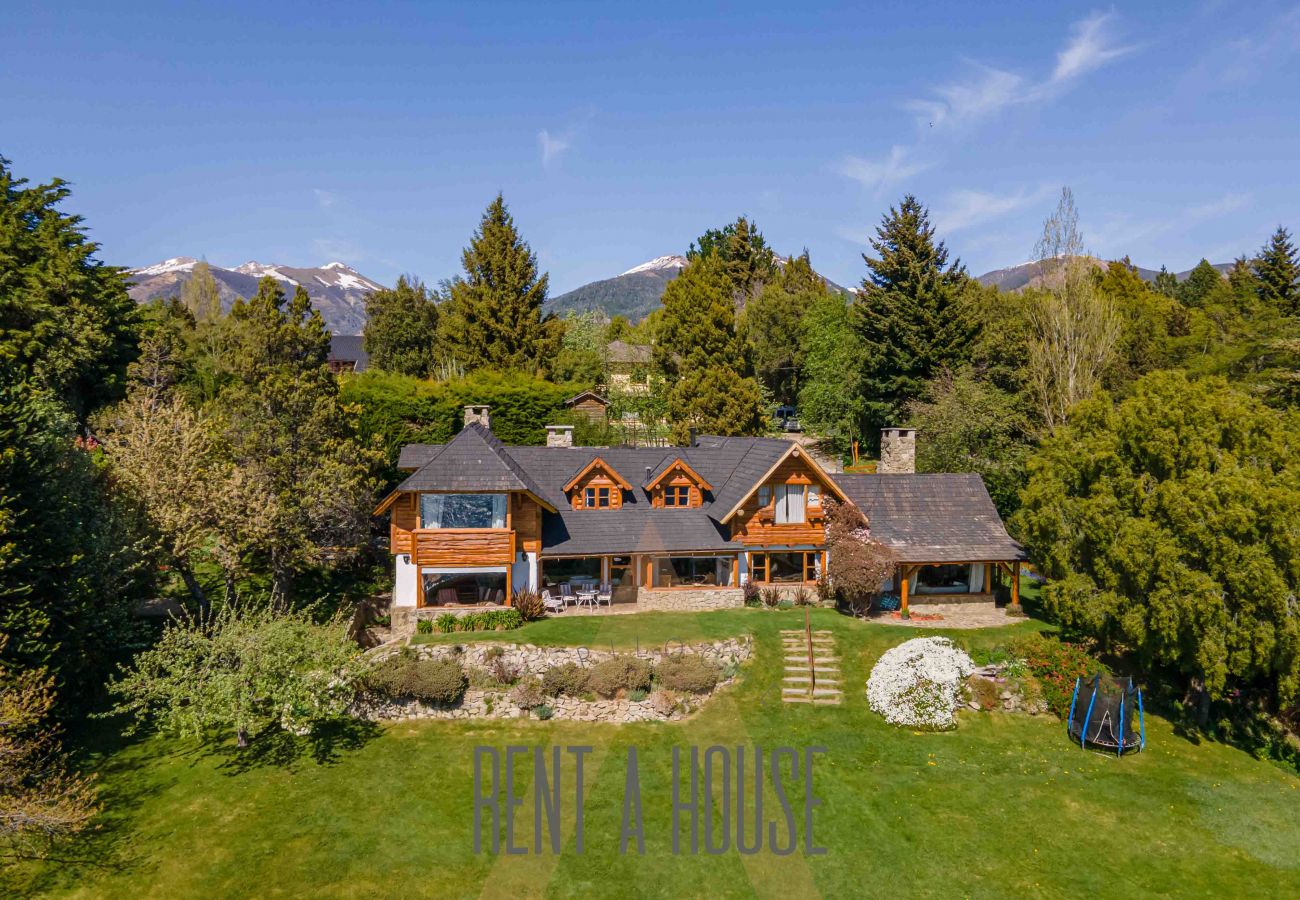House in San Carlos de Bariloche - HUAPI17 Spectacular house with large garden and coast with dock over Lake Nahuel Huapi