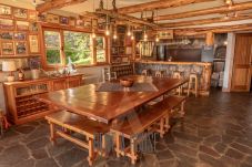 House in San Carlos de Bariloche - HUAPI17 Spectacular house with large garden and coast with dock over Lake Nahuel Huapi