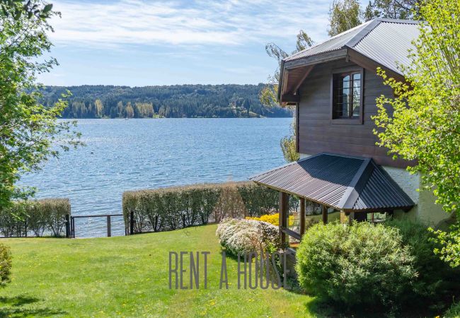 Cabin in San Carlos de Bariloche - HUAPI18 Spacious and bright cabin facing Lake Nahuel Huapi Within a complex of 4 cabins. Cabin in San Carlos de Bariloche - HUAPI18 Spacious and bright cabin facing Lake Nahuel Huapi Within a complex of 4 cabins.