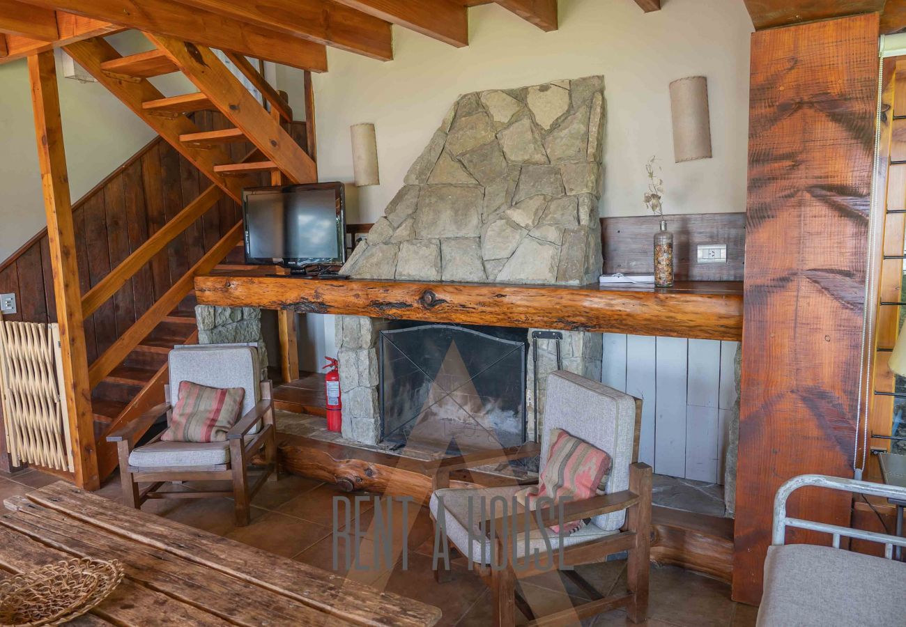 Cabin in San Carlos de Bariloche - HUAPI18 Spacious and bright cabin facing Lake Nahuel Huapi Within a complex of 4 cabins.