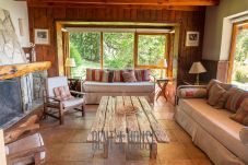 Cabin in San Carlos de Bariloche - HUAPI18 Spacious and bright cabin facing Lake Nahuel Huapi Within a complex of 4 cabins.
