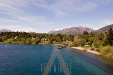 Cabin in San Carlos de Bariloche - HUAPI18 Spacious and bright cabin facing Lake Nahuel Huapi Within a complex of 4 cabins.