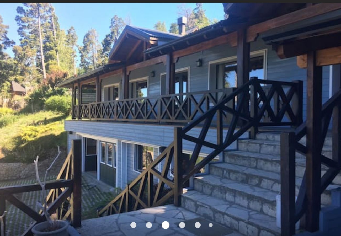 House in San Carlos de Bariloche - VENAH10C CÁLIDA Y CÓMODA CASA EN BARRIO CERRADO CON COSTA DE LAGO